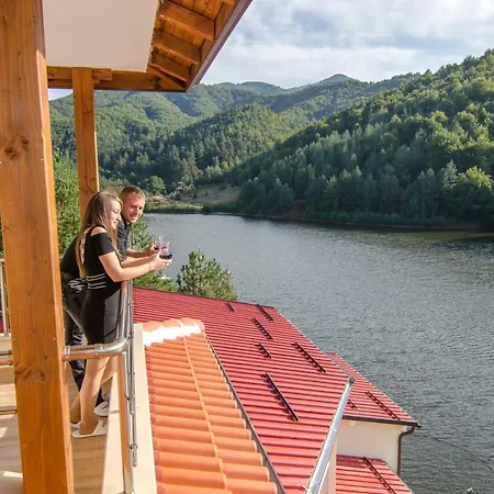Хотелски Комплекс Кремен Kirkovo